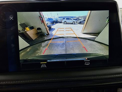 Used 2024 Chevrolet Suburban LT RWD image 16