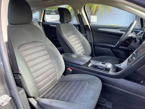 Used 2019 Ford Fusion SE image 22