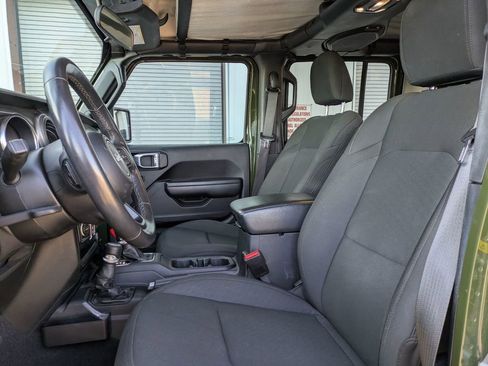 Used 2021 Jeep Gladiator Sport image 14