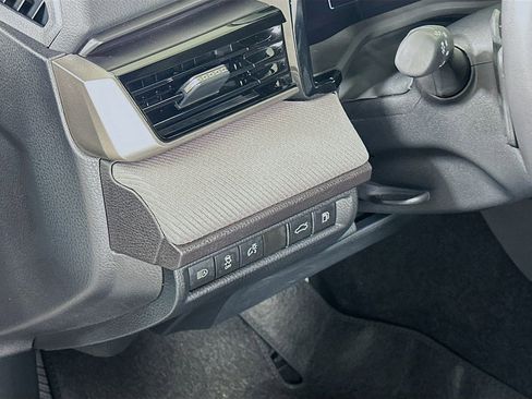 Used 2025 Toyota Camry SE image 10