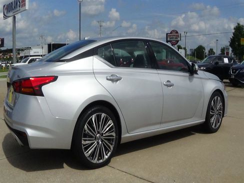 Used 2024 Nissan Altima 2.5 SV image 6