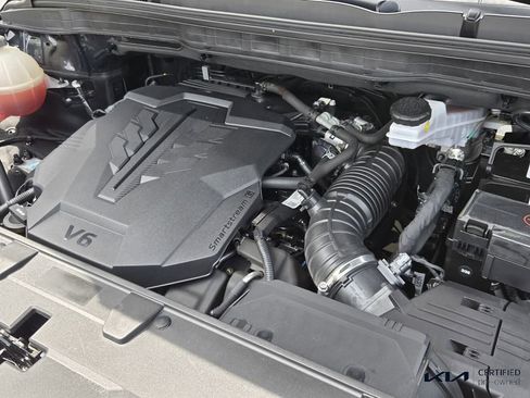 Used 2023 Kia Carnival LX FWD image 19