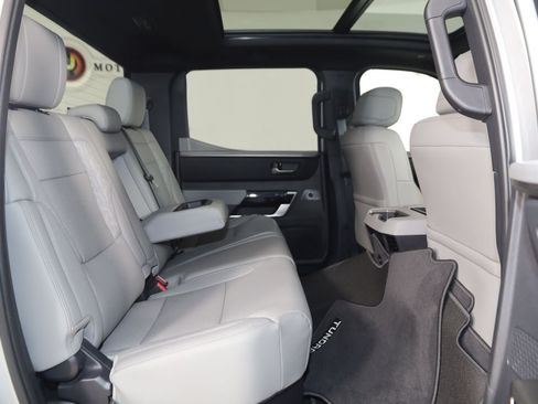 Used 2025 Toyota Tundra Limited AWD/4WD image 15