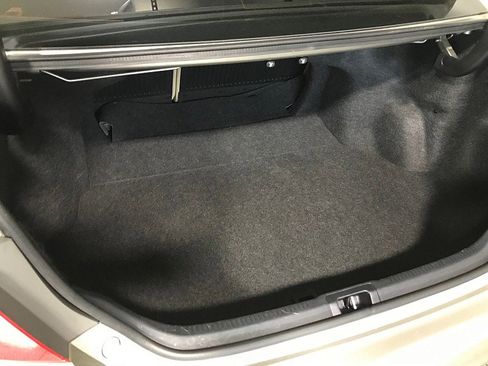 Used 2016 Toyota Camry LE image 29