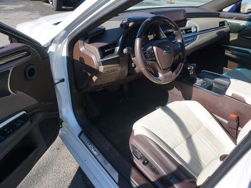 Used 2021 Lexus ES 350 Ultra Luxury w/ Accessory Package image 7