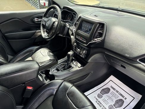 Used 2020 Jeep Cherokee Latitude Plus FWD image 13