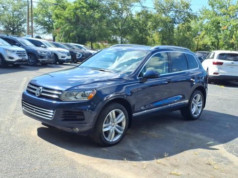 Used 2014 Volkswagen Touareg TDI AWD/4WD image 10