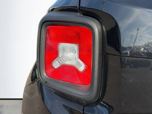 Used 2019 Jeep Renegade Latitude image 10