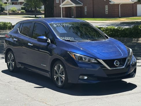 Used 2019 Nissan Leaf SV w/ SV All Weather Package FWD image 2