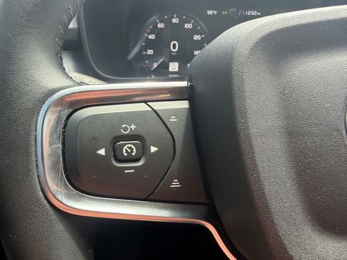 Used 2021 Volvo XC40 T5 Momentum w/ Protection Package Premier AWD/4WD image 28