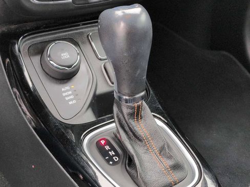 Used 2020 Jeep Compass Limited image 32