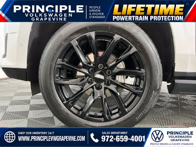 Used 2023 Cadillac Escalade ESV Sport Platinum w/ LPO, ONYX Package AWD/4WD image 35