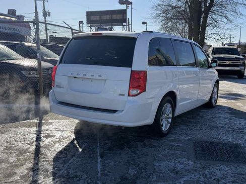 Used 2019 Dodge Grand Caravan SXT image 5