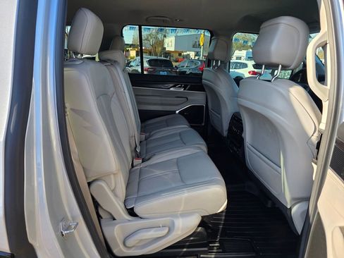 Used 2022 Jeep Wagoneer Series I image 34