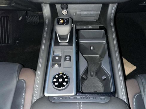 New 2025 Nissan Pathfinder Platinum image 32