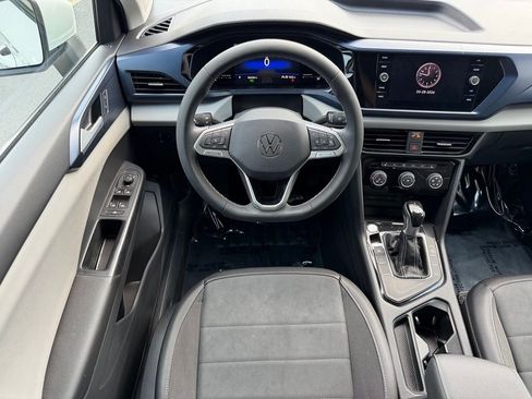 Used 2023 Volkswagen Taos SE FWD image 11
