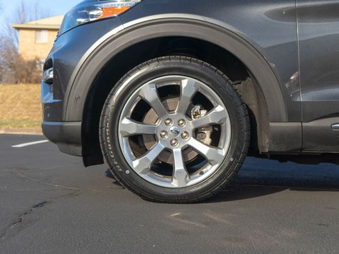 Used 2020 Ford Explorer Platinum image 9