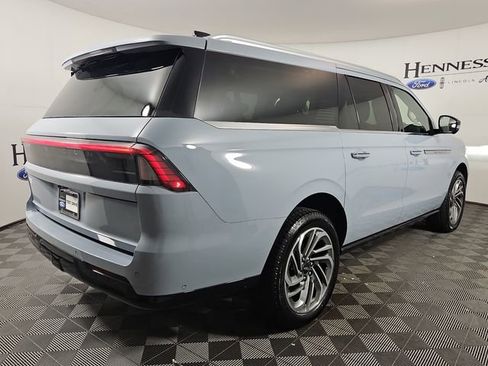 New 2025 Lincoln Navigator L Reserve AWD/4WD image 4