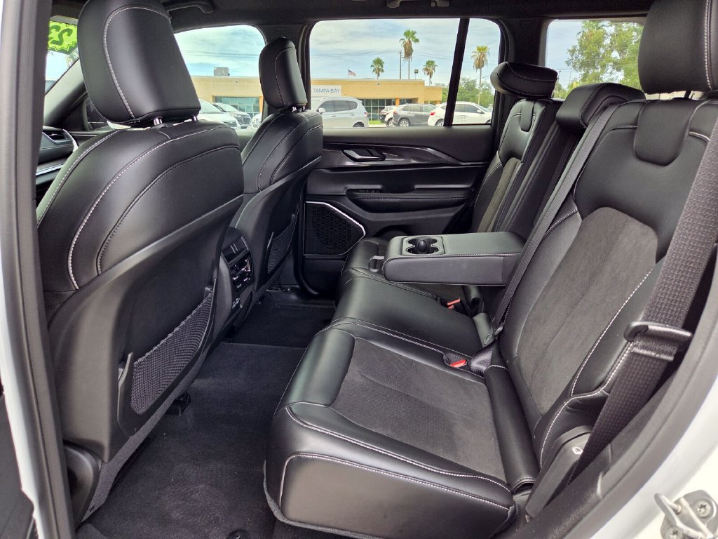 Used 2023 Jeep Grand Cherokee Altitude AWD/4WD image 14