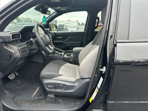 Used 2025 Toyota Tacoma TRD Sport image 9