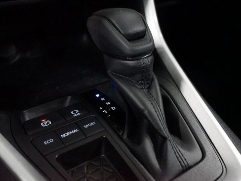 Certified 2025 Toyota RAV4 LE FWD image 21