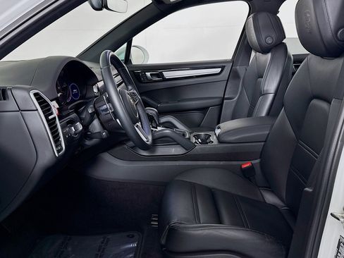 Used 2023 Porsche Cayenne Platinum Edition image 16