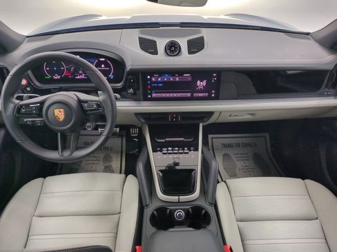 Used 2025 Porsche Cayenne image 20