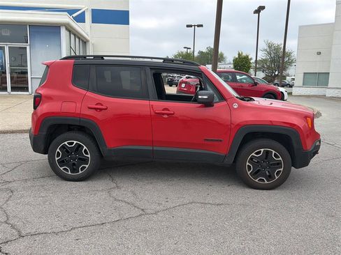Used 2016 Jeep Renegade Trailhawk AWD/4WD image 3