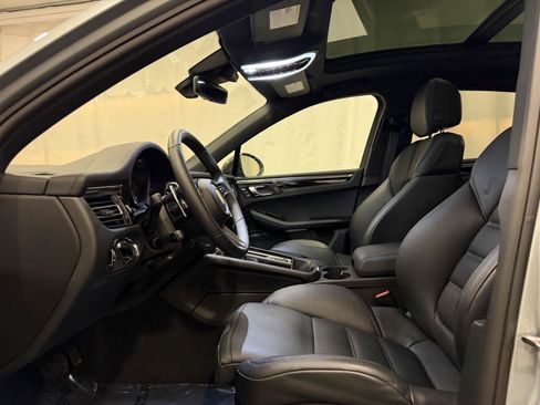 Used 2025 Porsche Macan Turbo image 5