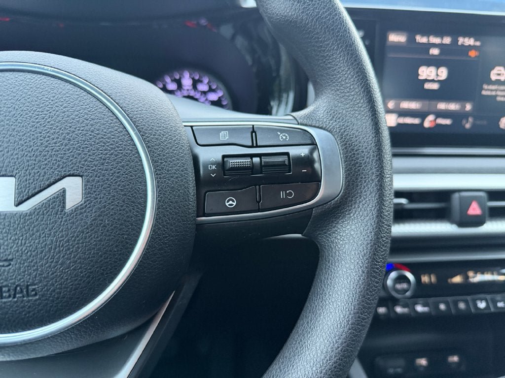 Used 2022 Kia K5 LXS FWD image 17