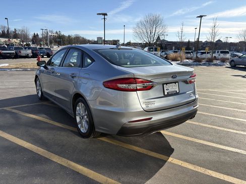 Used 2020 Ford Fusion SE image 4
