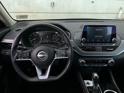 Used 2025 Nissan Altima 2.5 SR image 14