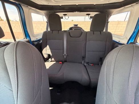 Used 2023 Jeep Wrangler Unlimited Rubicon AWD/4WD image 16