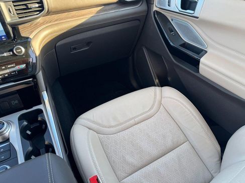 Used 2023 Ford Explorer Platinum w/ Technology Package image 16