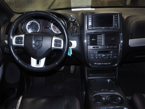 Used 2017 Dodge Grand Caravan GT image 9