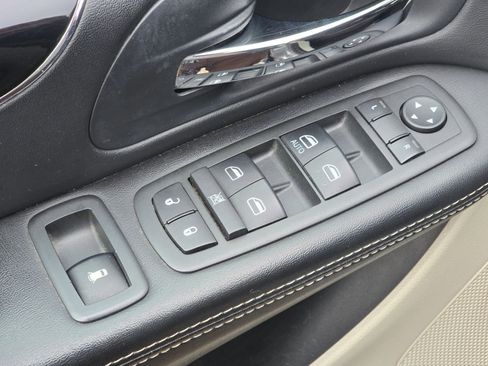 Used 2014 Dodge Grand Caravan SE image 19