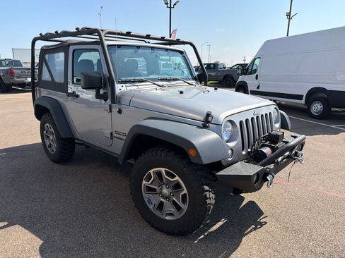 Used 2016 Jeep Wrangler Sport w/ Connectivity Group AWD/4WD image 7