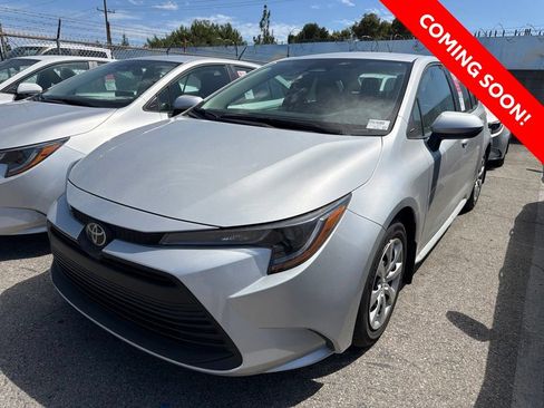 Used 2026 Toyota Corolla LE FWD image 3