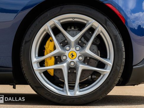 Used 2025 Ferrari Roma Spider RWD image 9
