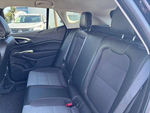 Used 2025 Chevrolet Trax LT w/ LT Convenience Package FWD image 27