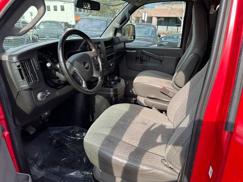 Used 2017 Chevrolet Express 2500 image 19