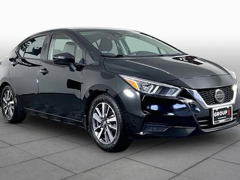 Used 2021 Nissan Versa SV FWD image 3