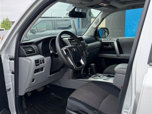 Used 2011 Toyota 4Runner SR5 w/ Convenience Pkg AWD/4WD image 14