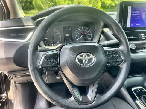 Used 2025 Toyota Corolla LE FWD image 17