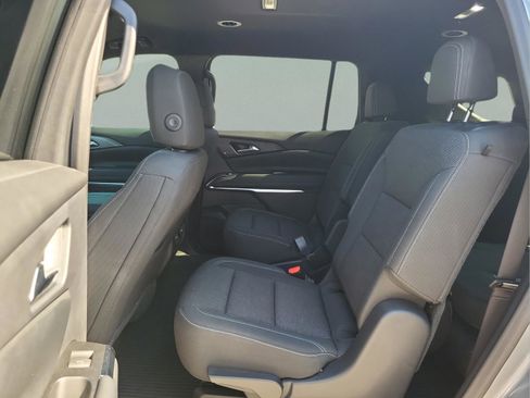 Used 2024 Chevrolet Traverse LT image 17