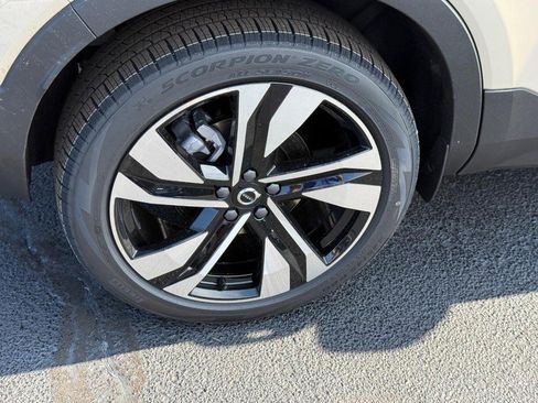 New 2026 Volvo XC40 B5 Plus w/ Climate Package image 4