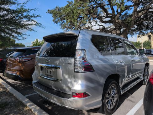 Used 2016 Lexus GX 460 Luxury w/ Preferred Accessory Package AWD/4WD image 3