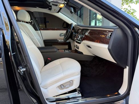 Used 2013 Rolls-Royce Ghost RWD image 25