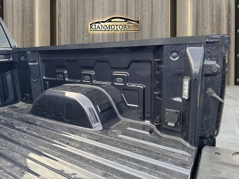 Used 2025 GMC Sierra 1500 SLT image 34