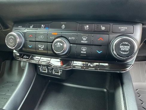 Used 2024 Dodge Durango GT AWD/4WD image 34